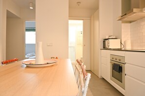 Refrigerador, microondas, horno y lavavajillas 