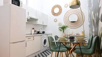 Coffee/tea maker, fridge, microwave, dishwasher