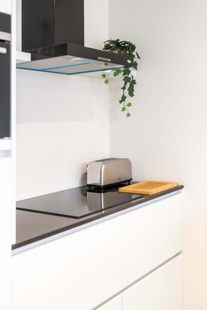 Fridge, microwave, oven, stovetop - Amazing 1BR apartment in Antwerp (Antwerpen)