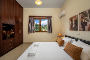 3 bedrooms, iron/ironing board, free WiFi, bed sheets