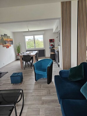 TV, fireplace, stereo