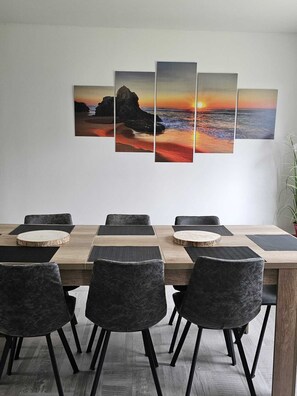 Dining - Charmante Maison Familiale, Idéalement Située Pour un Séjour en Bord de mer (Plouézec)