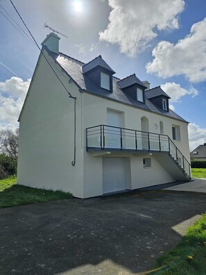 Exterior - Charmante Maison Familiale, Idéalement Située Pour un Séjour en Bord de mer (Plouézec)