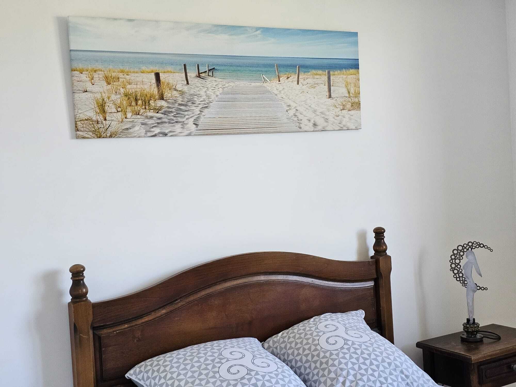 5 chambres, bureau, fer et planche à repasser, lit parapluie