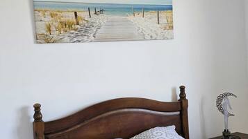 5 chambres, bureau, fer et planche Ă repasser, lit parapluie