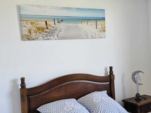 5 bedrooms, desk, iron/ironing board, travel cot