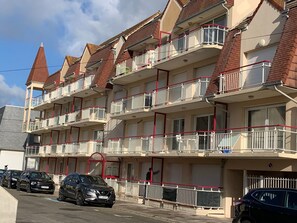 Exterior - Apartment near beach, 2 bedrooms, balcony, garage (Fort-Mahon-Plage)