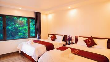 Family Quadruple Room, Mountain View | Hypo-allergenic bedding, desk, laptop workspace, free WiFi