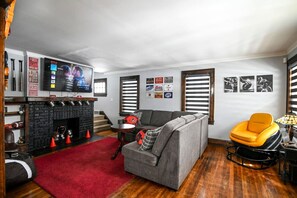 TV, table football - Cleveland’s Sports House | Themed | Sleeps 6 (Cleveland Heights)