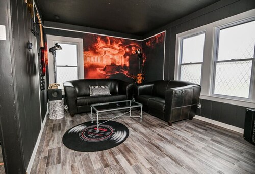Rock 'n' Roll Haven | Themed | Sleeps 6