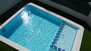 Pool - Family-Friendly Apartment with Pool & Parking, 200m from Playa de Gandía (Gandía)
