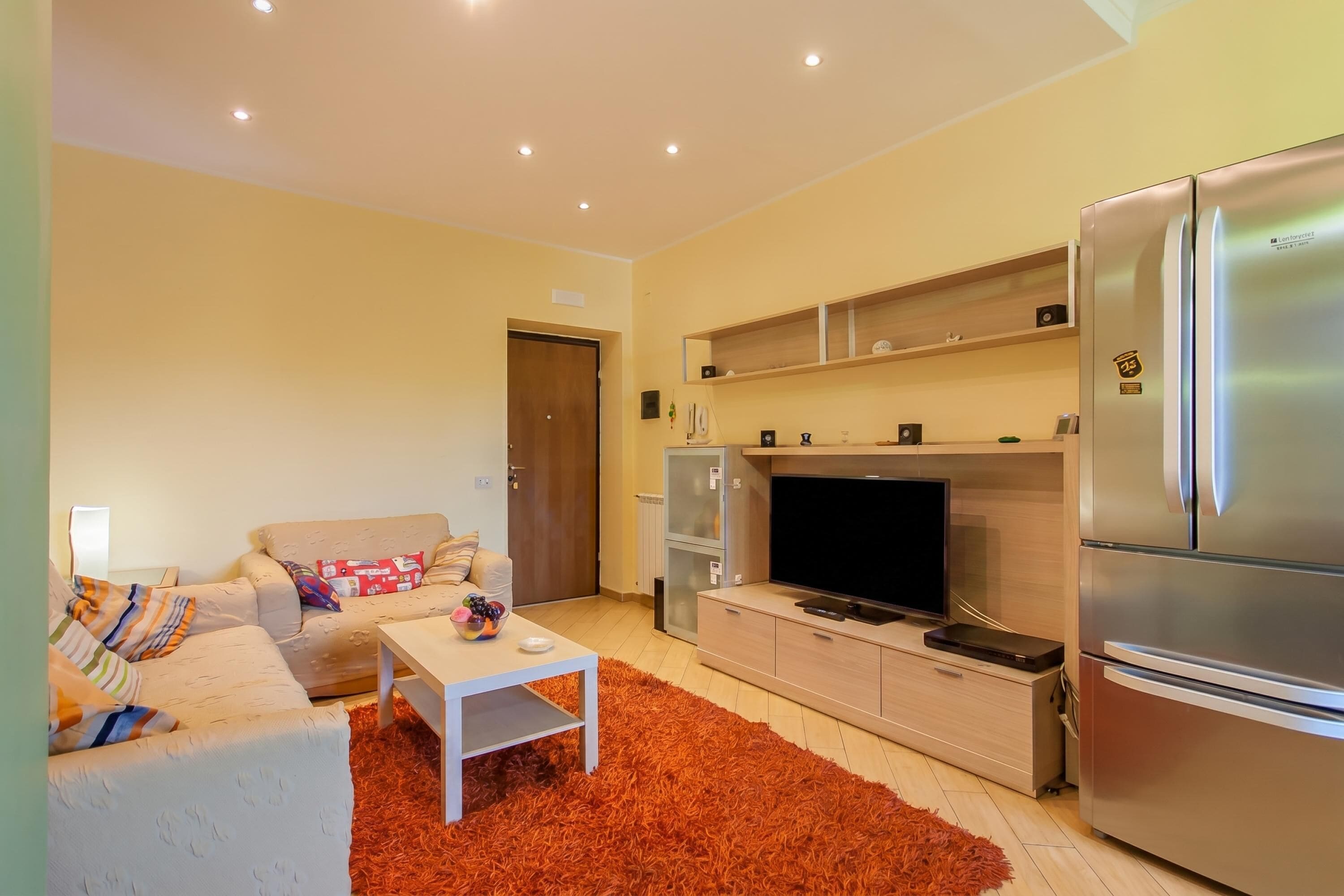 Appartamento familiare, camere multiple (Happy Apartment Nettuno Close To Sea) | Soggiorno | TV a schermo piatto 21 pollici con canali via cavo