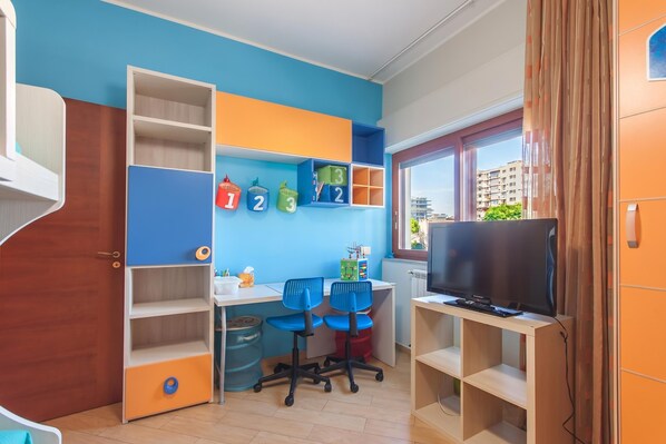 Family Apartment, Multiple Bedrooms (Happy Apartment Nettuno Close To Sea)