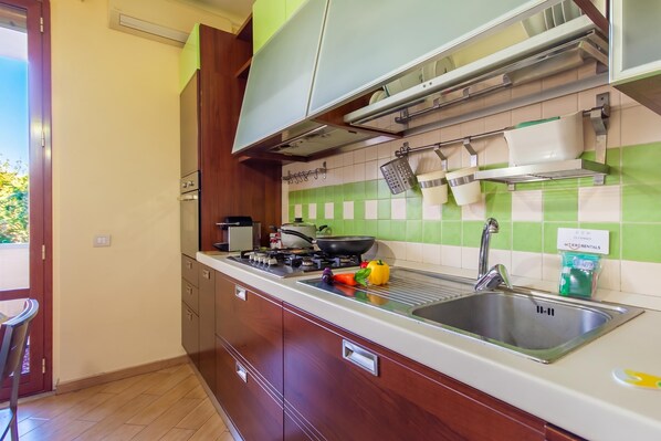 Private kitchen - Happy Apartment Nettuno Close To Sea (Catania)