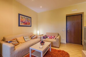 Family Apartment, Multiple Bedrooms (Happy Apartment Nettuno Close To Sea) | Living area