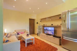 21-inch flat-screen TV with cable channels - Happy Apartment Nettuno Close To Sea (Catania)