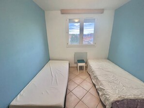 2 bedrooms