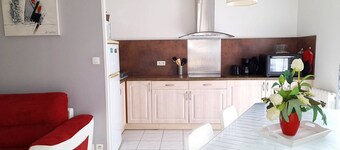 Cozy Apartment Steps from Beach and Shops, Terrace, Garage, and Bicycles Included