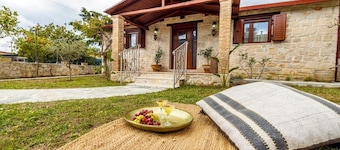 Holiday House - 5 minutes from Kalamaki Beach