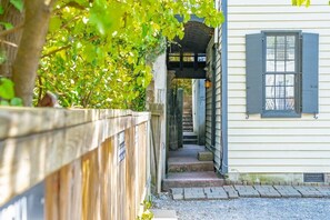 Exterior detail - Cozy Studio in the Center of Downtown Charleston! (Charleston)