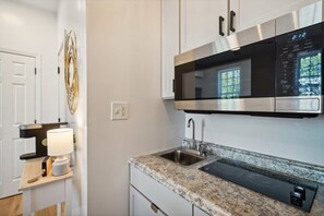 Fridge, microwave, stovetop, coffee/tea maker - Cozy Studio in the Center of Downtown Charleston! (Charleston)