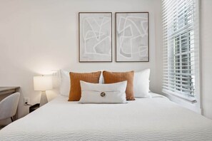 1 bedroom, iron/ironing board, WiFi, bed sheets - Cozy Studio in the Center of Downtown Charleston! (Charleston)