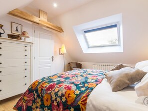 1 bedroom, bed sheets