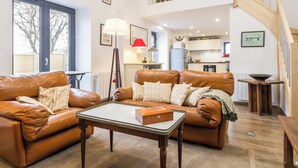 TV, stereo - Charming cottage on hillside - Private garden, parking (Canville-la-Rocque)