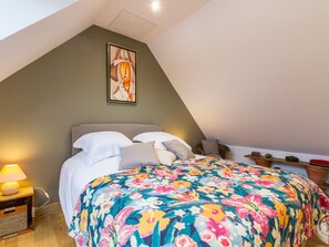 1 bedroom, bed sheets