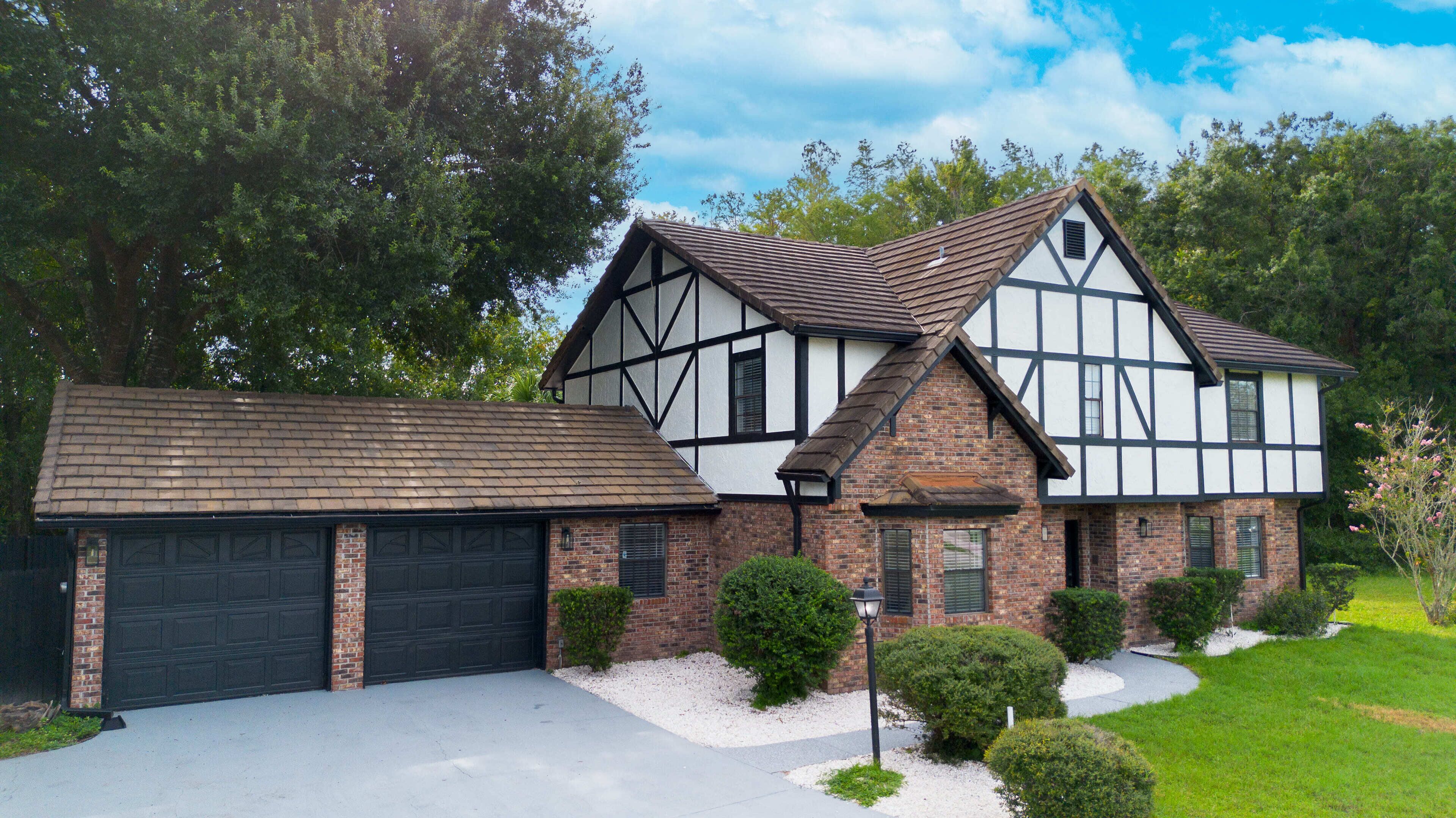 English Style:Sleeps 13 Pool & Game