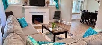 Park view ⁞ Porch swing ⁞ Game room ⁞ 2BA ⁞ Manchester Manor