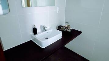 Room, 1 Bedroom, Smoking, Patio | Bathroom amenities