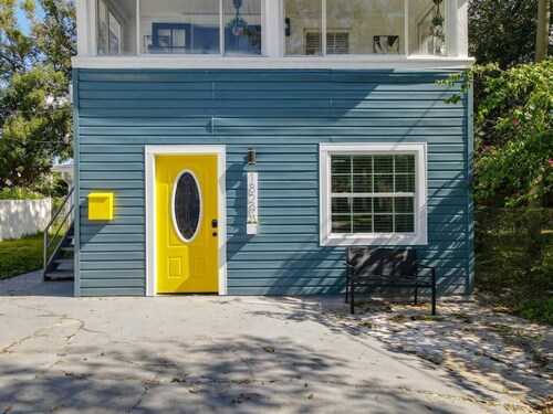 Family-Friendly 2BR • Wi-Fi + Pets • Near Disney