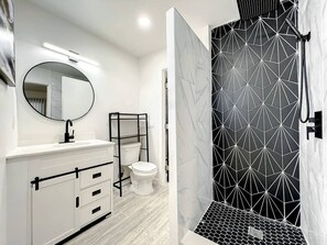 Secador de pelo y toallas