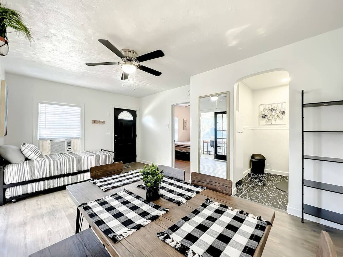 Minimalist 1 Bed APT by DT Orlando monthly rentals