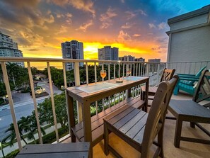 Property grounds - Steps to sand/2 King bedrooms/free laundry in unit (Marco Island)