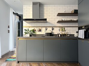 Kühlschrank, Ofen, Herdplatte, Geschirrspüler