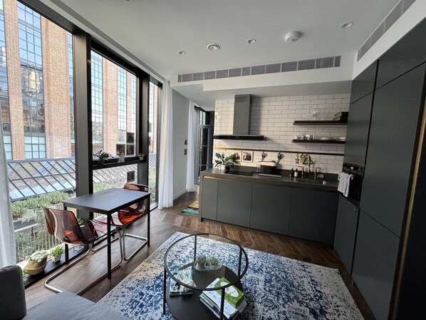 Kühlschrank, Ofen, Herdplatte, Geschirrspüler