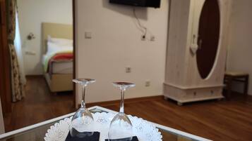 Room, 1 Bedroom, Smoking, Patio | 1 bedroom