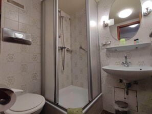 Chambre, 1 chambre, fumeur, patio | Salle de bain
