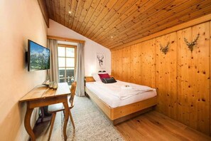 4 bedrooms, WiFi, bed sheets