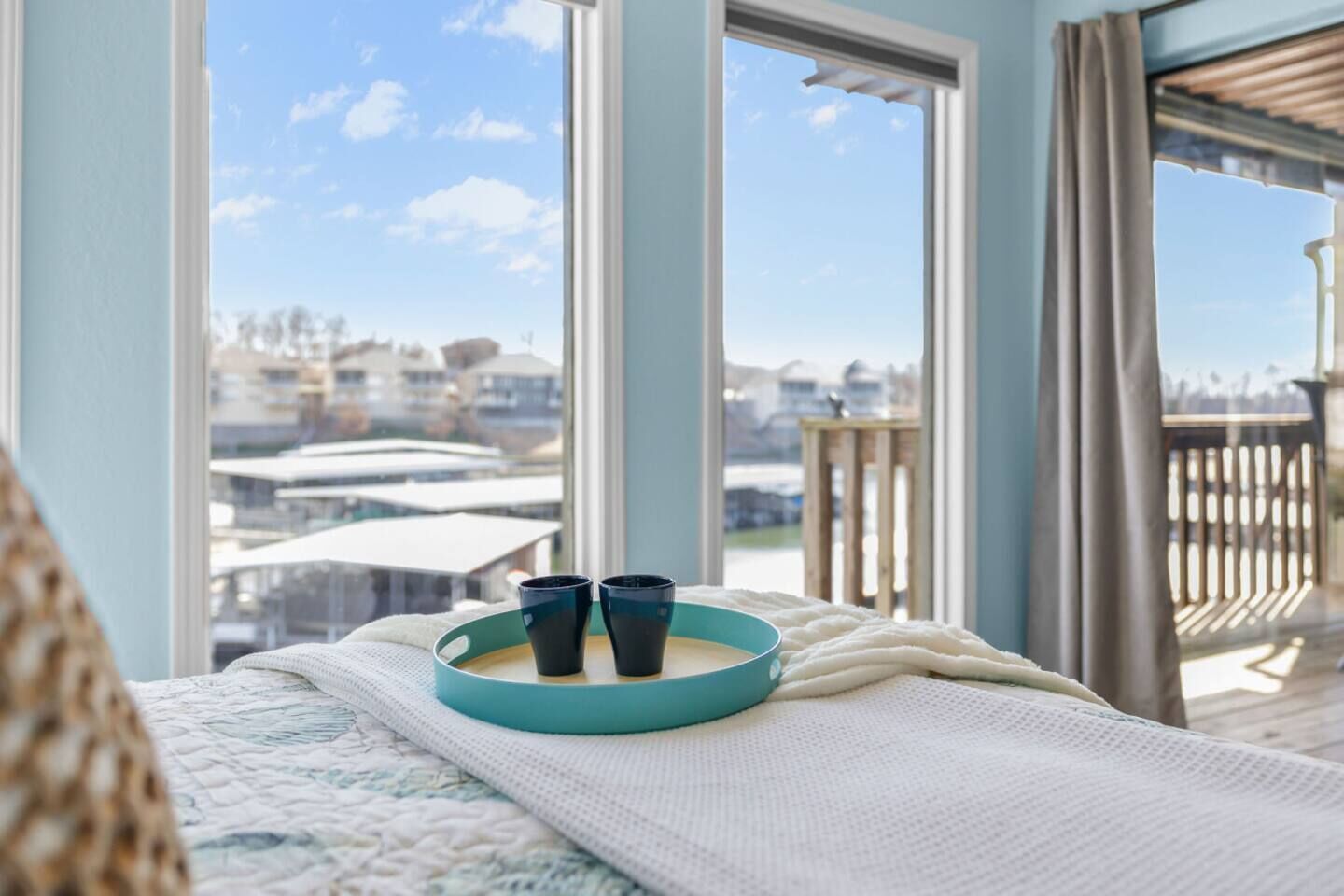 2 habitaciones, tabla de planchar con plancha, cuna de viaje y wifi 