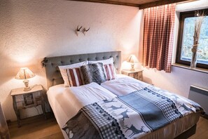 4 bedrooms, WiFi, bed sheets