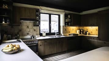 Oven, stovetop, dishwasher