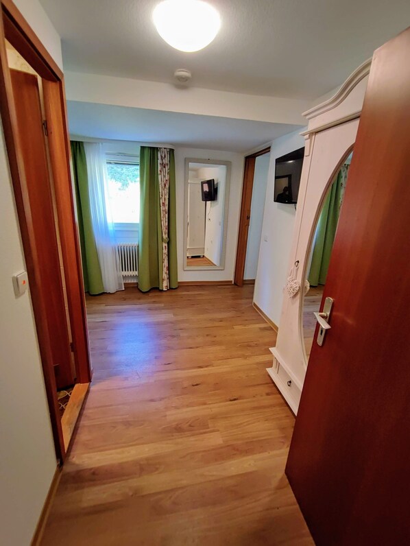 Interior - Room in Guest Room - Pension Forelle - Double Room (Forbach)