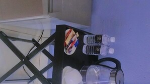 A table with a water bottle, a glass, and a cup. - Zwizwo Guest House (Thohoyandou)