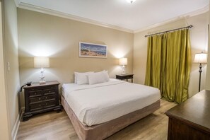 1 bedroom, WiFi, bed sheets - Coastal Elegance Oceanfront Retreat with King Bed (North Myrtle Beach)