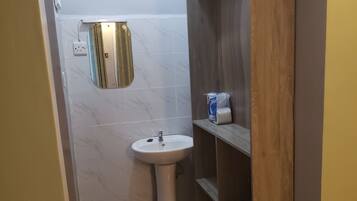 Articles de toilette écologiques, serviettes fournies, savon