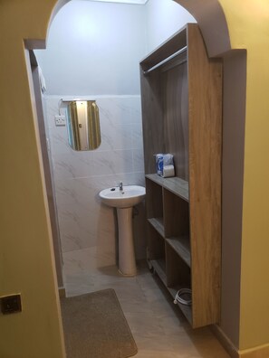 Umweltfreundliche Kosmetikartikel, Handtücher, Seife, Toilettenpapier