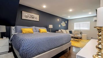 Skrivebord, strykejern/-brett, wi-fi (inkludert) og sengetøy